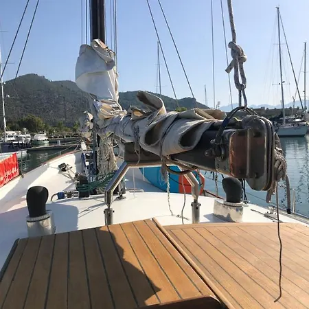 Sirdrake Botel Salerno