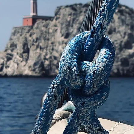 Botel Sirdrake Salerno