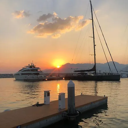 Botel Sirdrake Salerno