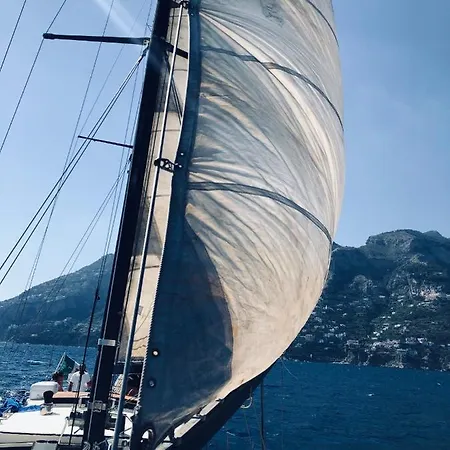 Botel Sirdrake Salerno